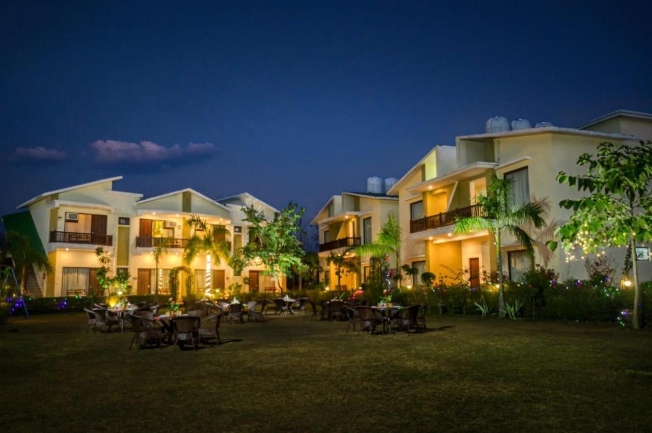 De Floresta Resort Rāmnagar Extérieur photo