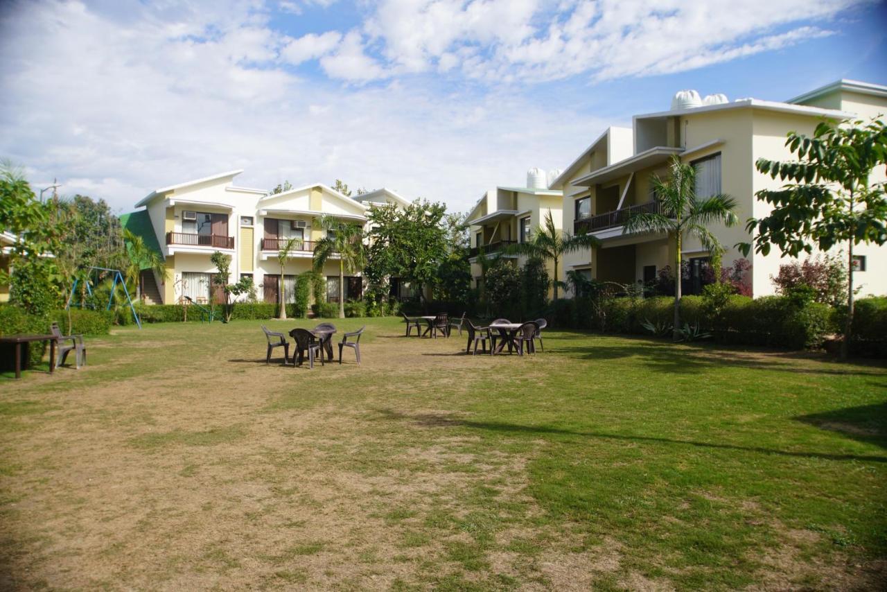 De Floresta Resort Rāmnagar Extérieur photo